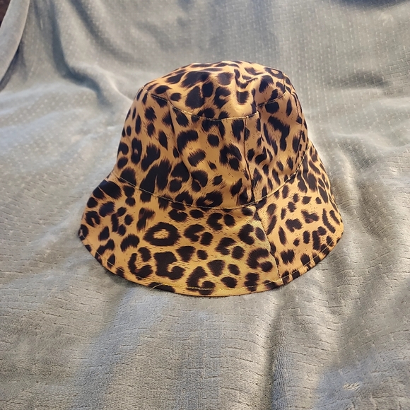 Marcus Adler Womens Leopard Bucket Hat OS Mobwife NWT - Picture 3 of 7
